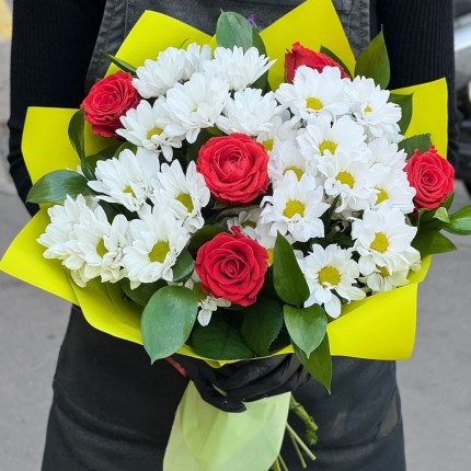 Букет с розами и хризантемами "Волшебство" - заказ с достакой с доставкой в по Тамбову